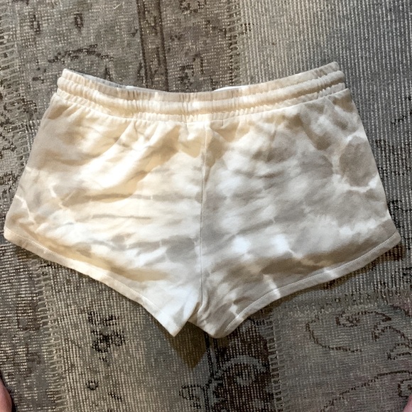 🌿3/$20 Z Supply Tie-Dye Shorts - Picture 2 of 6